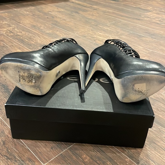 Bebe Jennifer Shoes - Picture 3 of 4